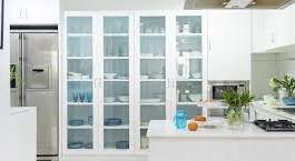 Armário de vidro: belas ideias para a cozinha e banheiro